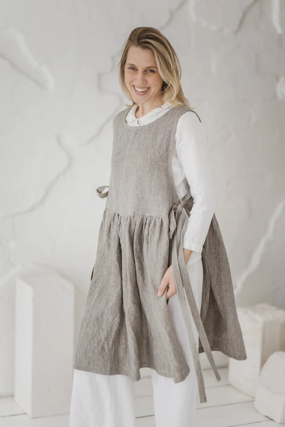 Wandelbares Leinen-Pinafore-Kleid