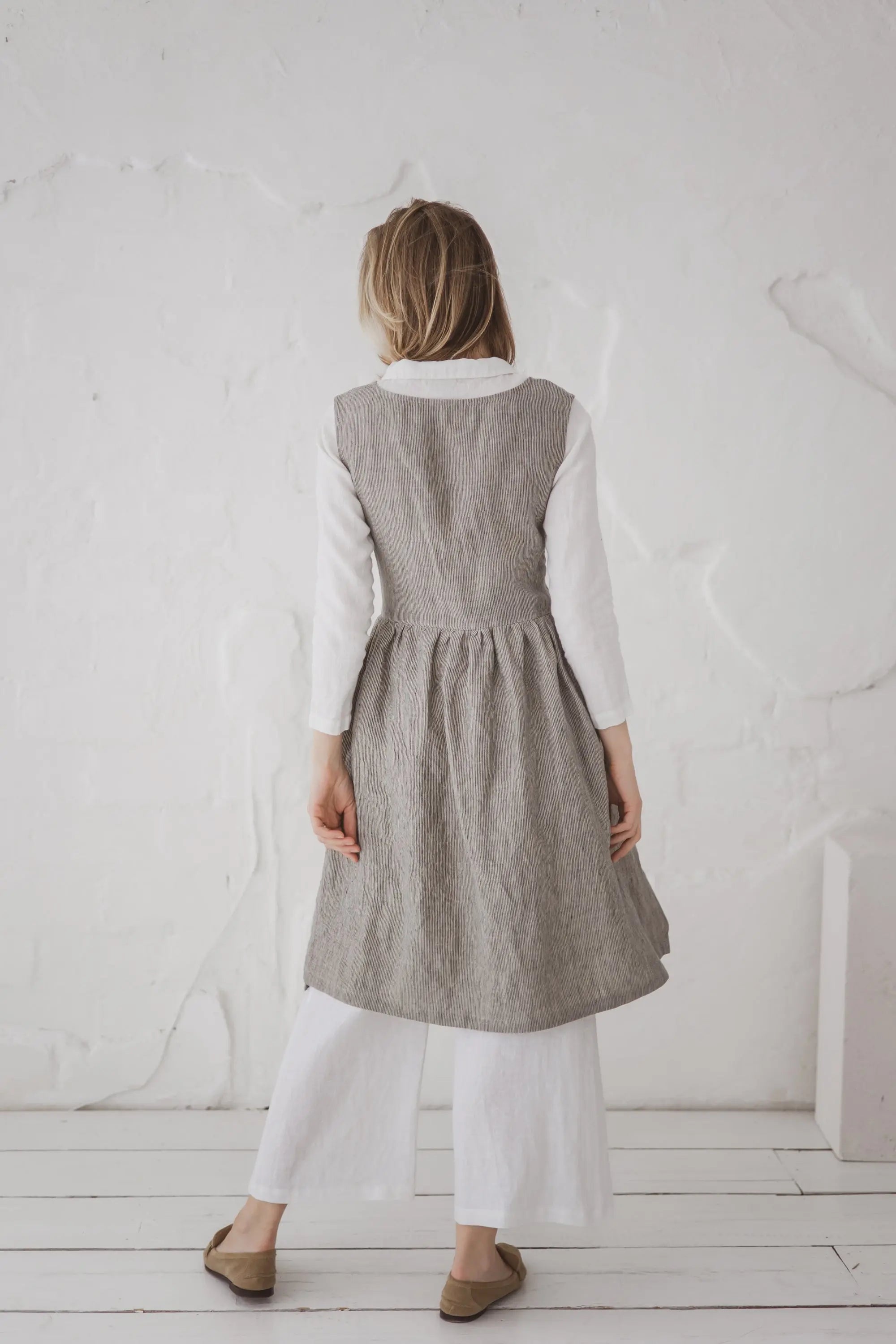 Wandelbares Leinen-Pinafore-Kleid