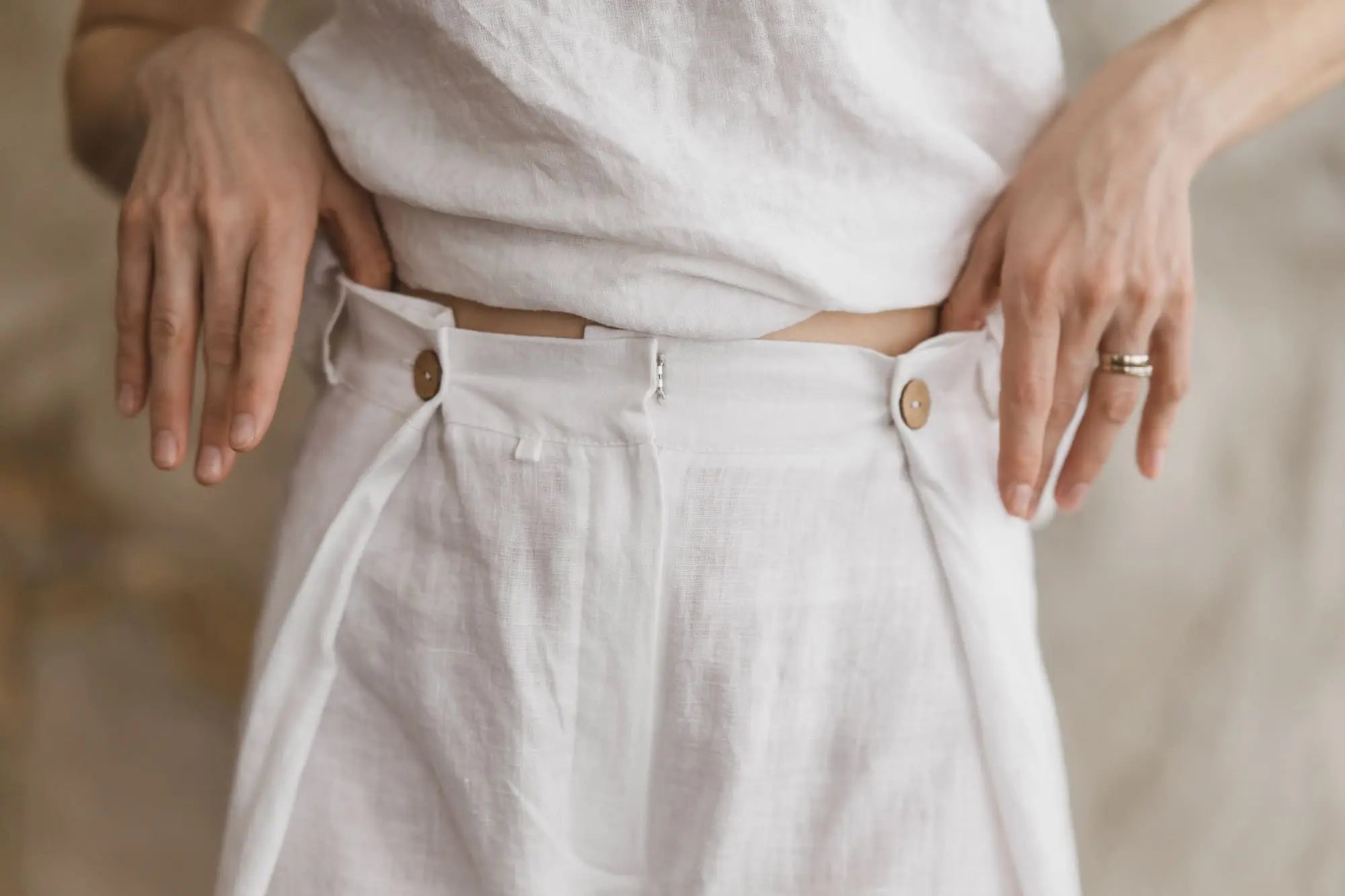 Leinenhose im Palazzo-Stil mit weitem Bein und verstellbarer Taille