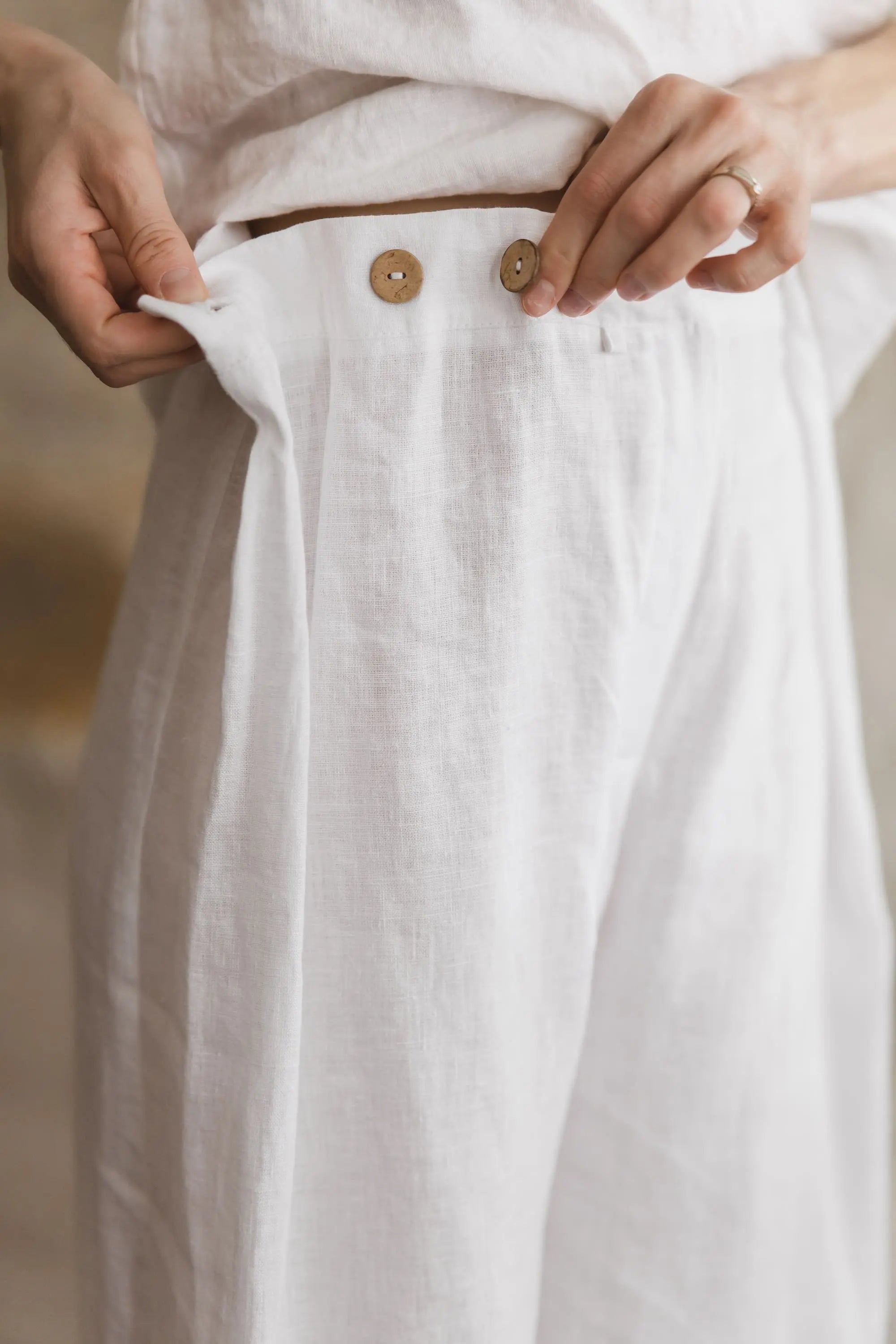 Leinenhose im Palazzo-Stil mit weitem Bein und verstellbarer Taille