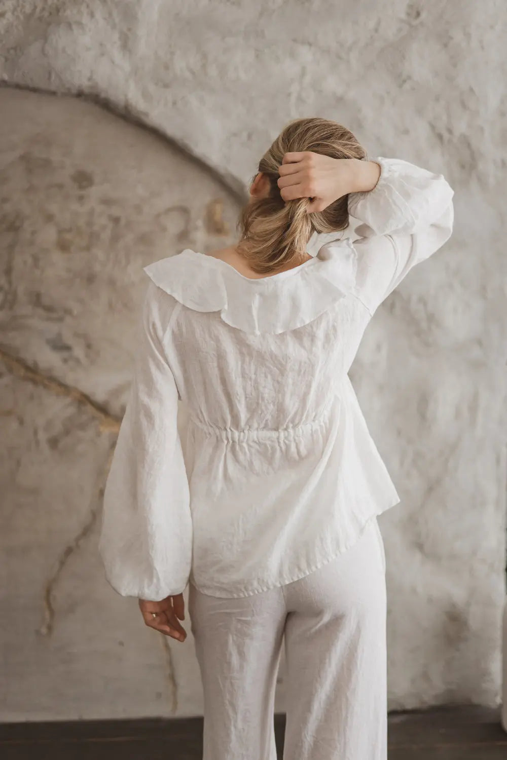 Leinenbluse mit Bindedetail und Rüschen - MARGARET