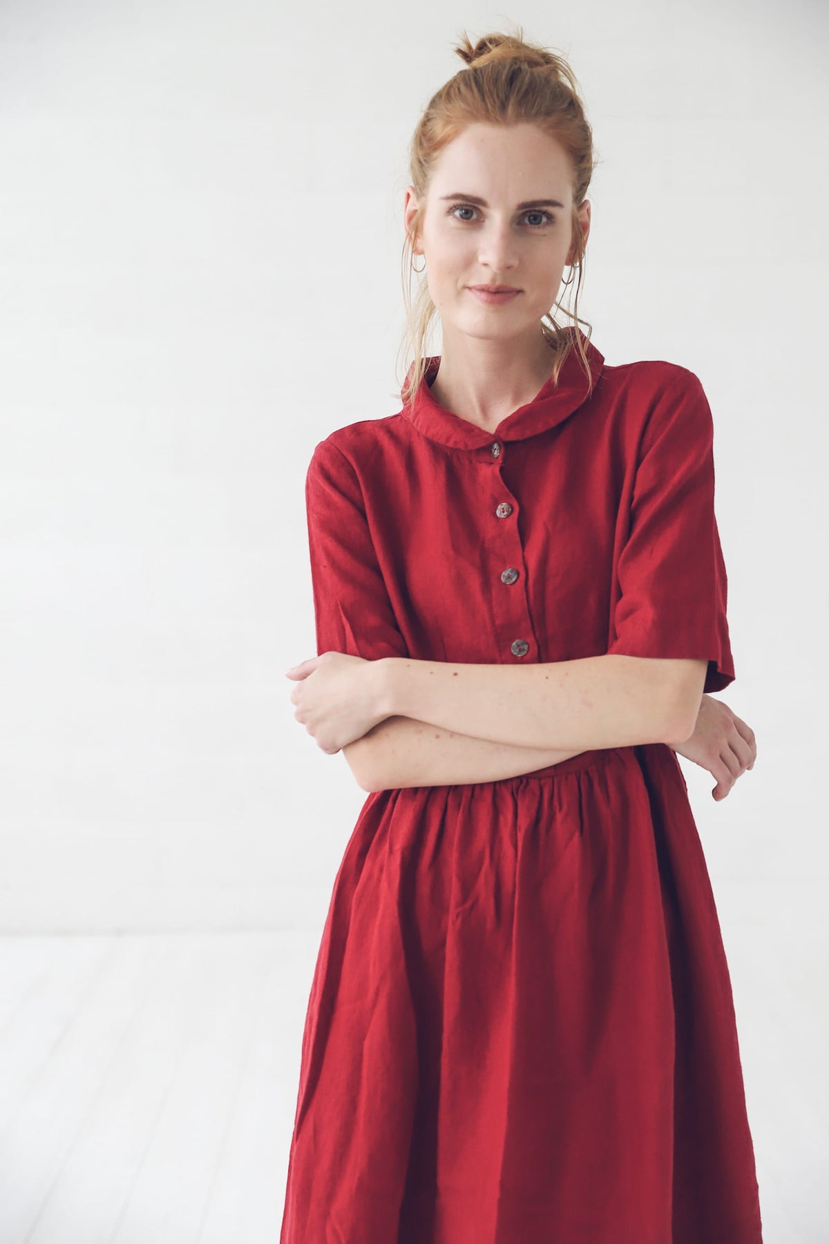 Peter Pan collar and button front of linen dress, close-up JP04