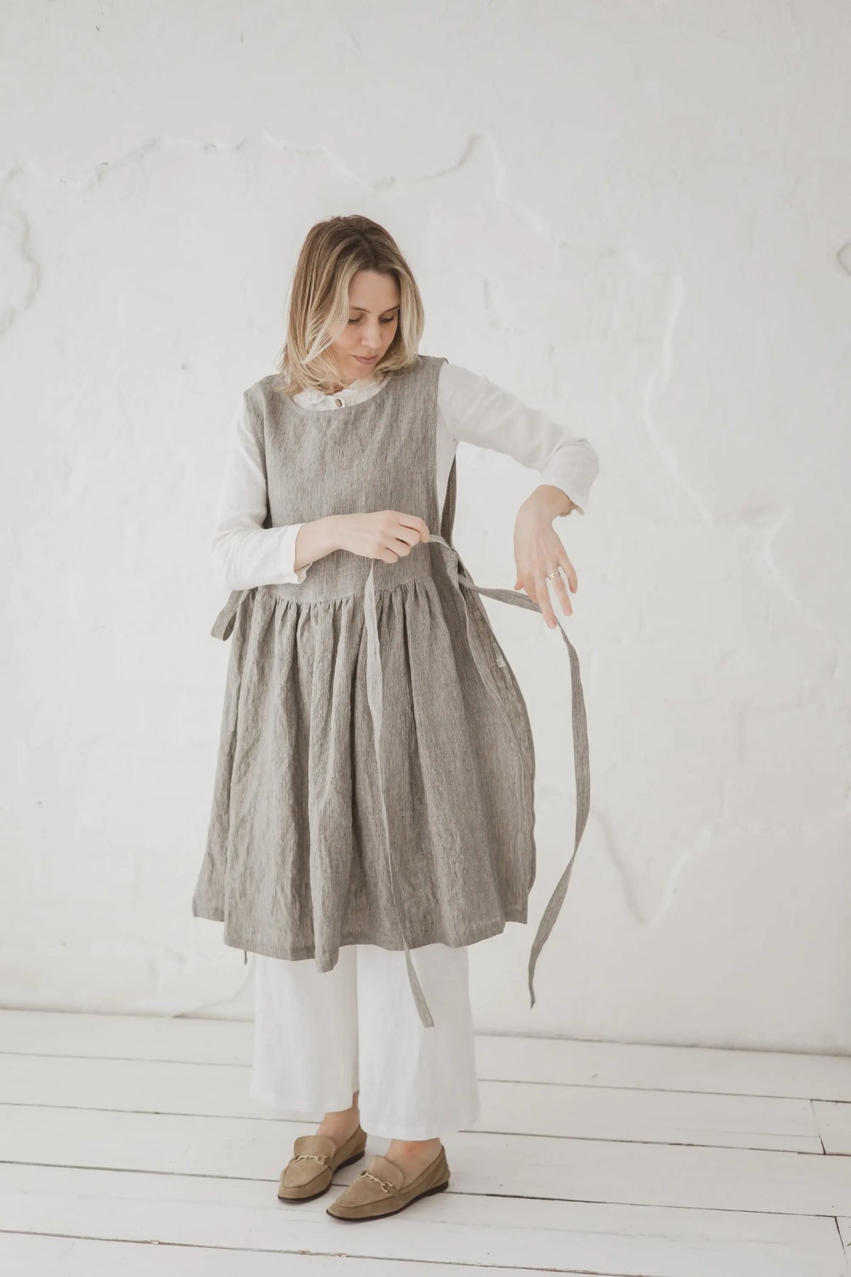Wandelbares Leinen-Pinafore-Kleid