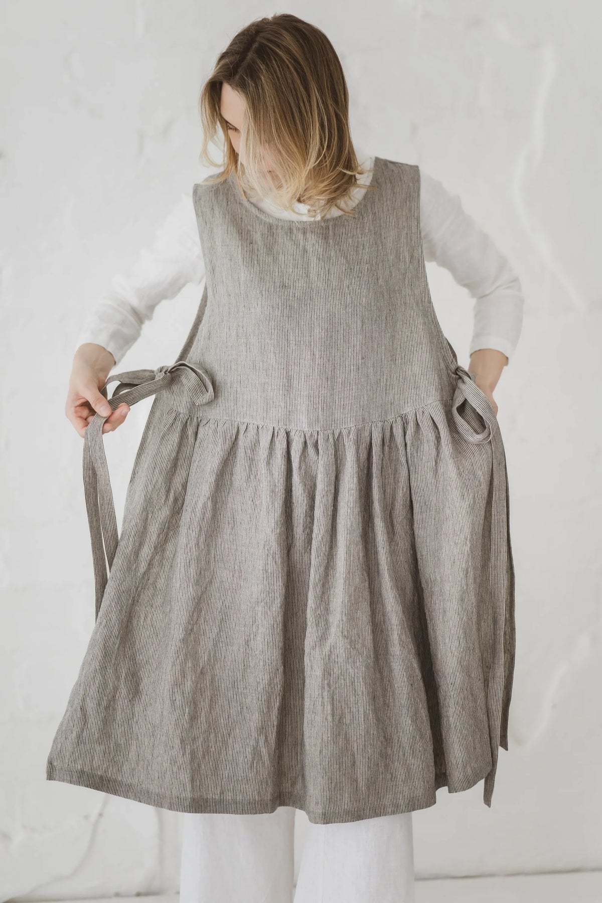 Wandelbares Leinen-Pinafore-Kleid