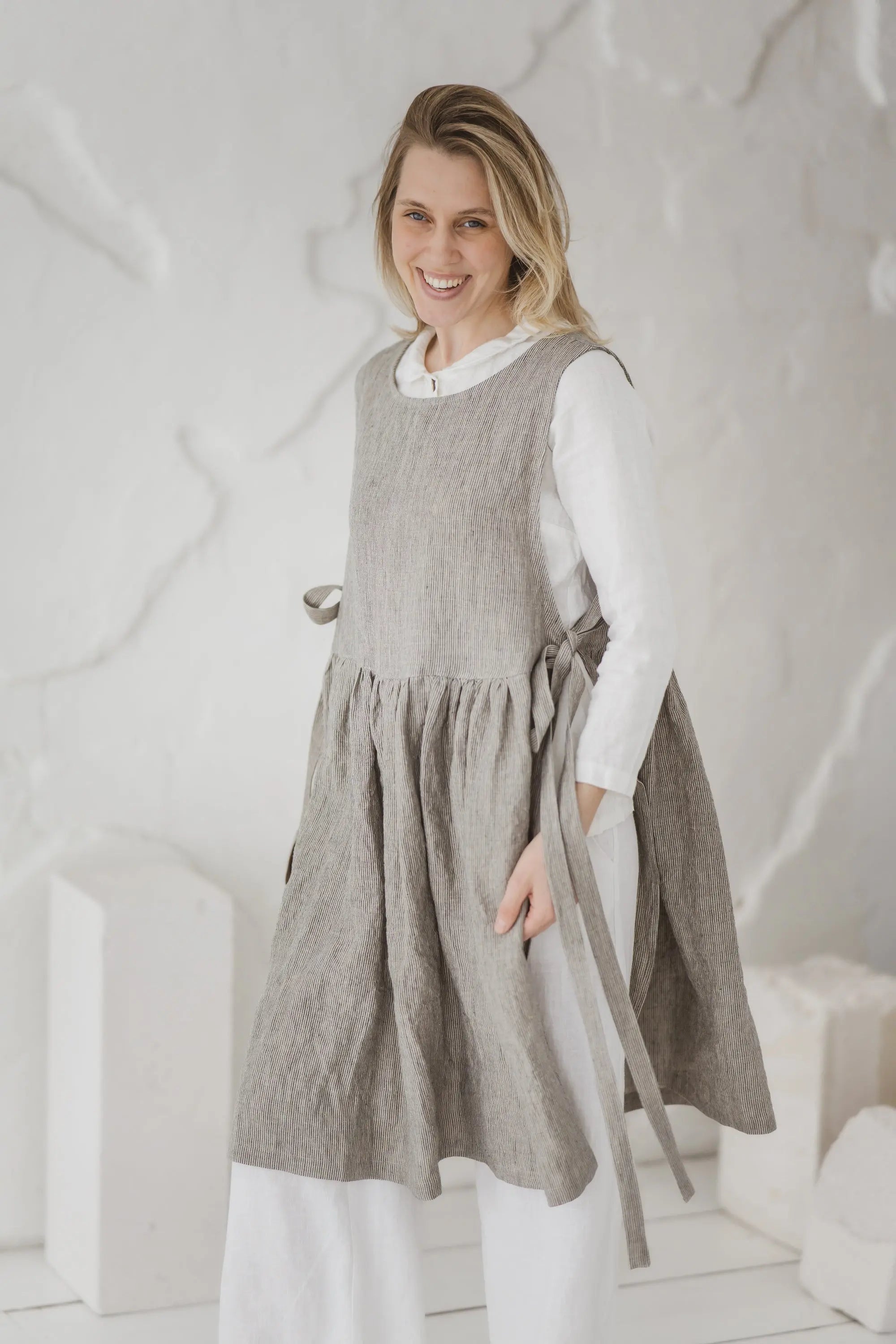 Wandelbares Leinen-Pinafore-Kleid