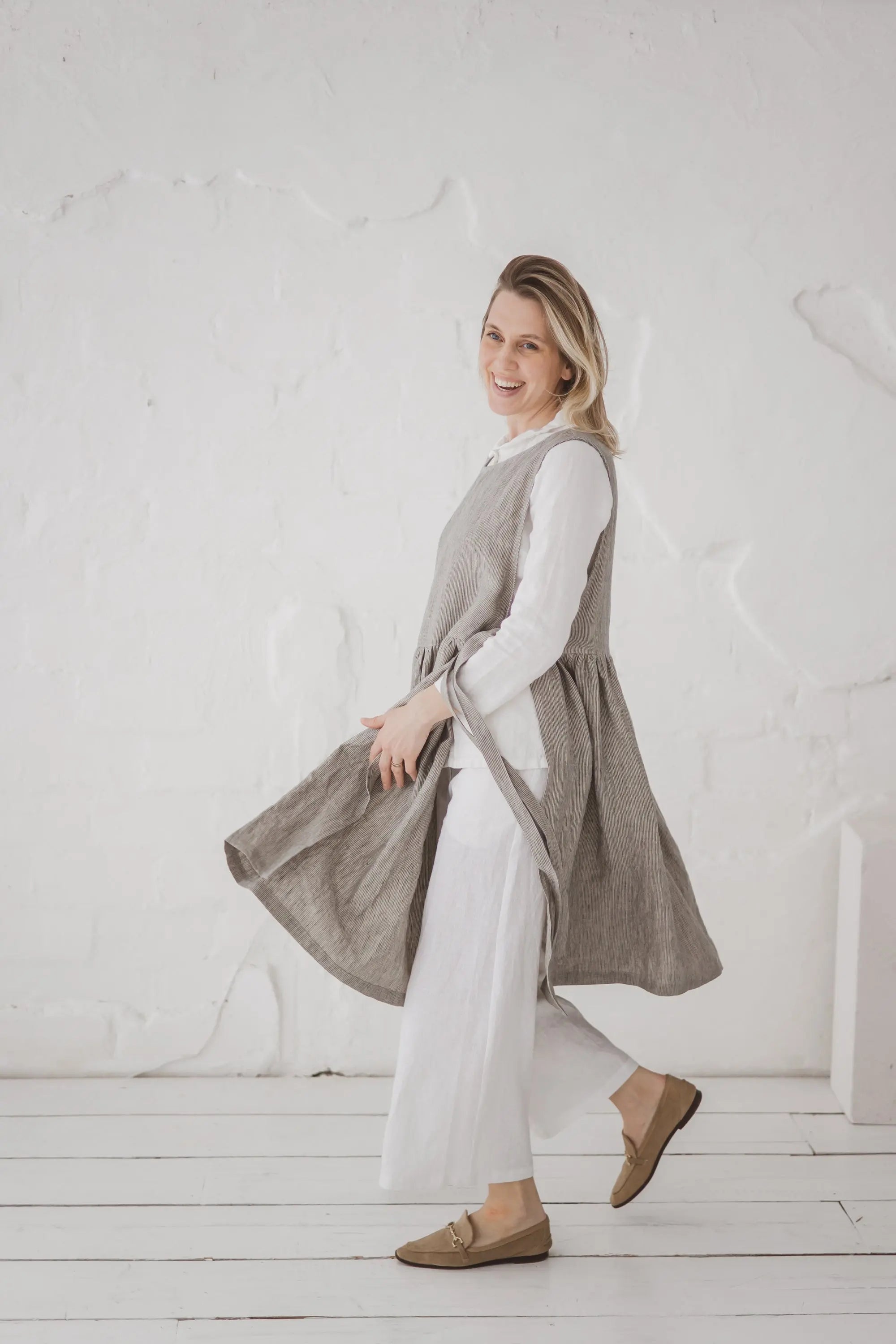 Wandelbares Leinen-Pinafore-Kleid