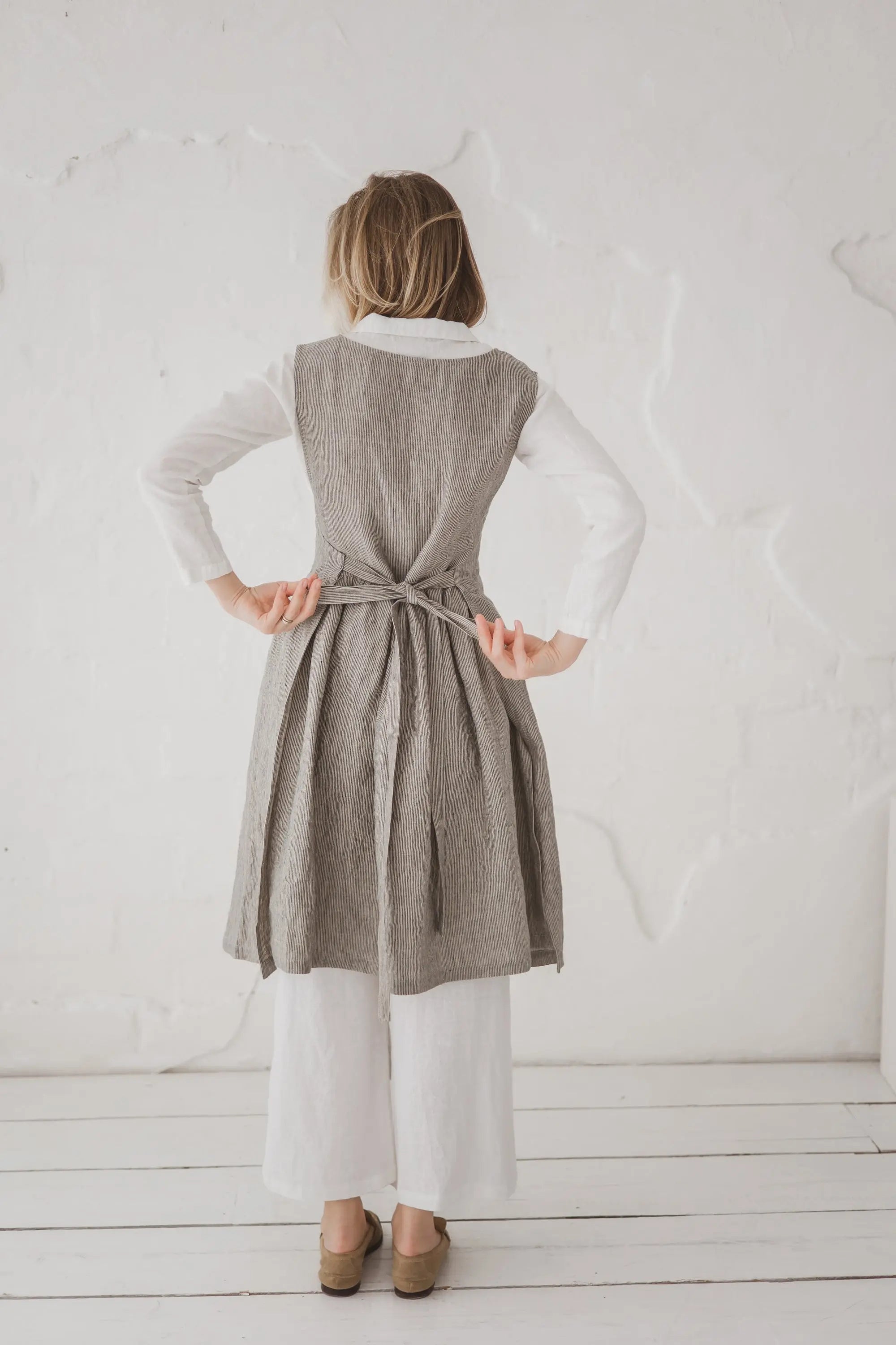 Wandelbares Leinen-Pinafore-Kleid