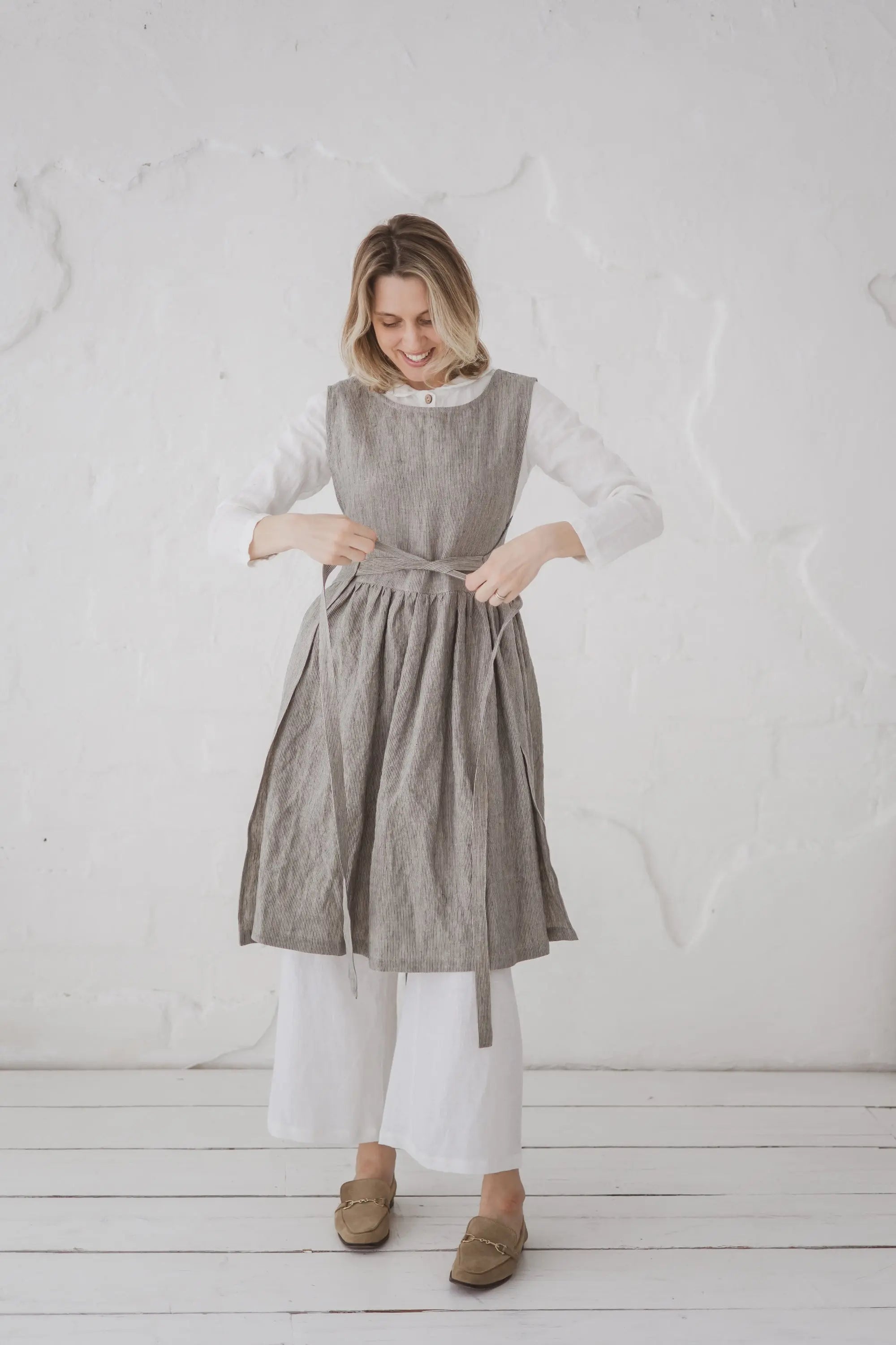 Wandelbares Leinen-Pinafore-Kleid
