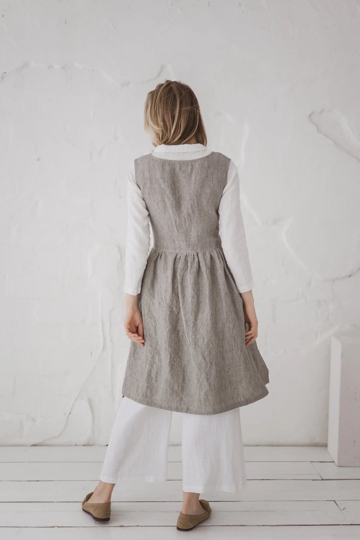 Wandelbares Leinen-Pinafore-Kleid