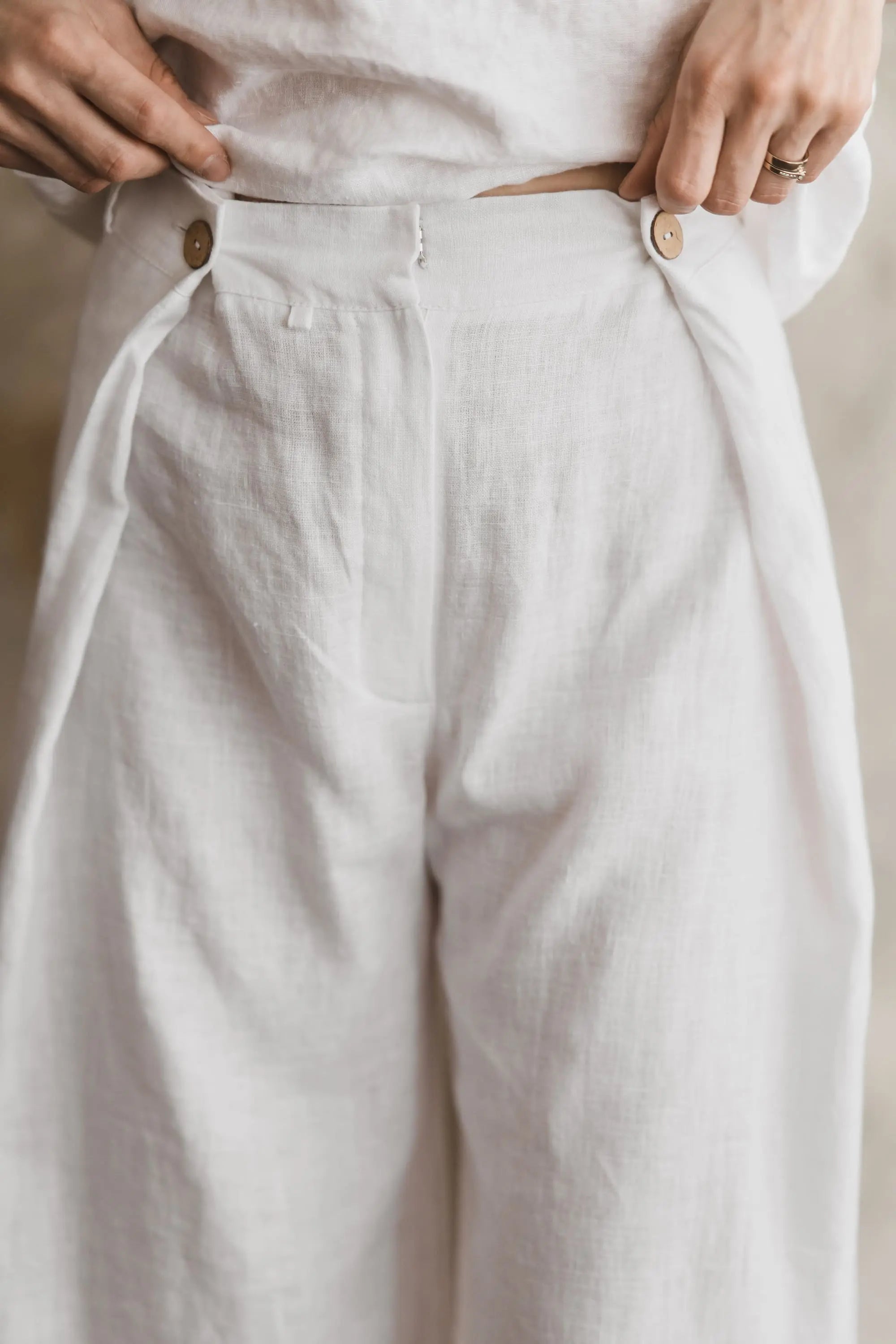 Leinenhose im Palazzo-Stil mit weitem Bein und verstellbarer Taille