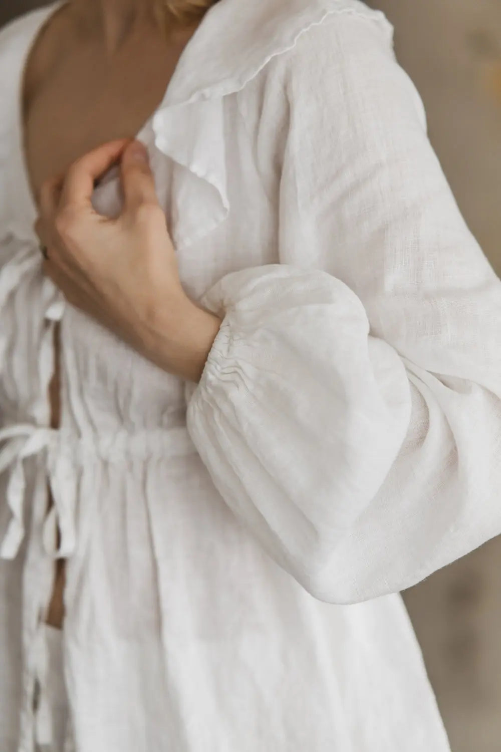 Leinenbluse mit Bindedetail und Rüschen - MARGARET