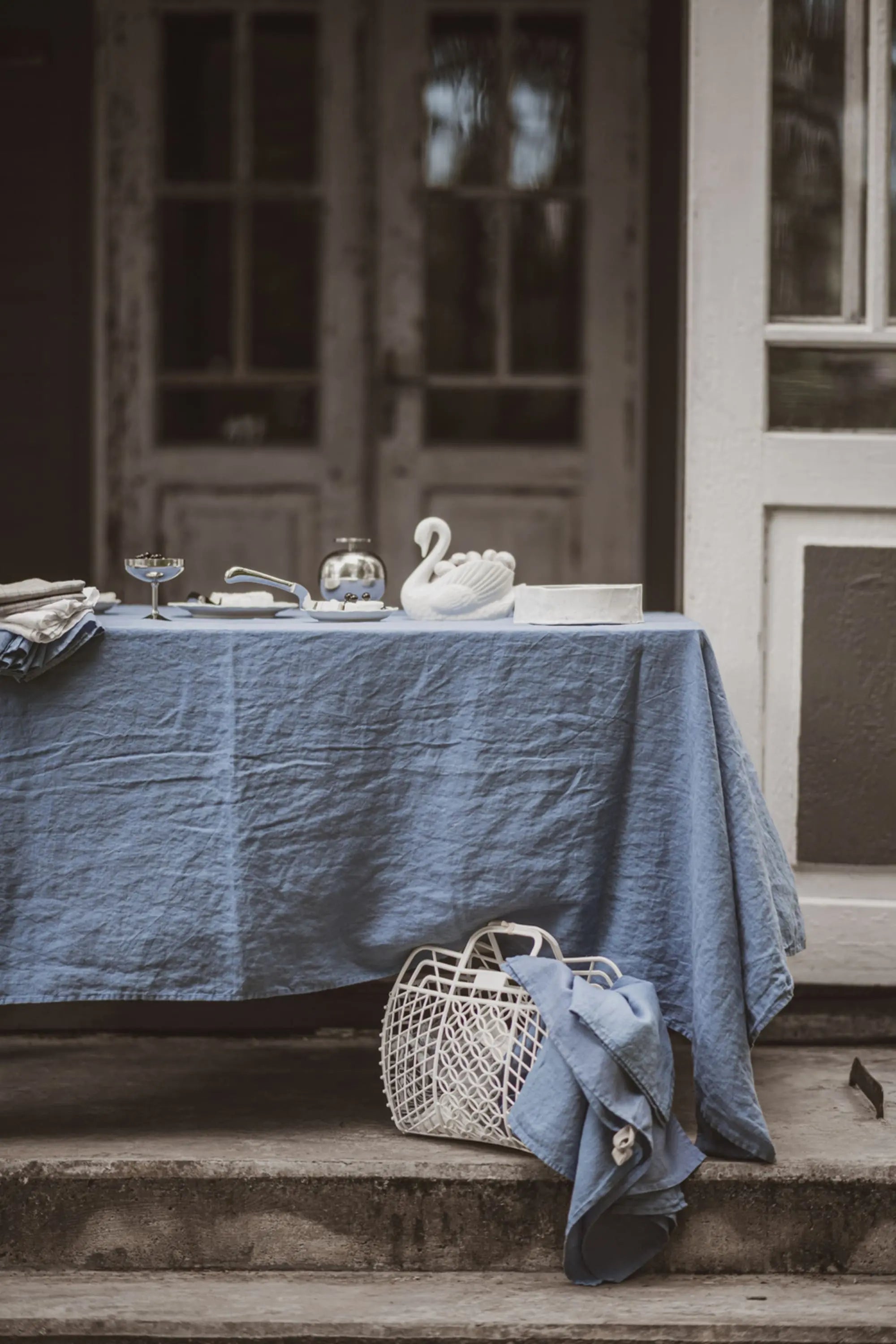 Tischdecke aus stonewashed Leinen in Dunkelblau für den Esstisch
