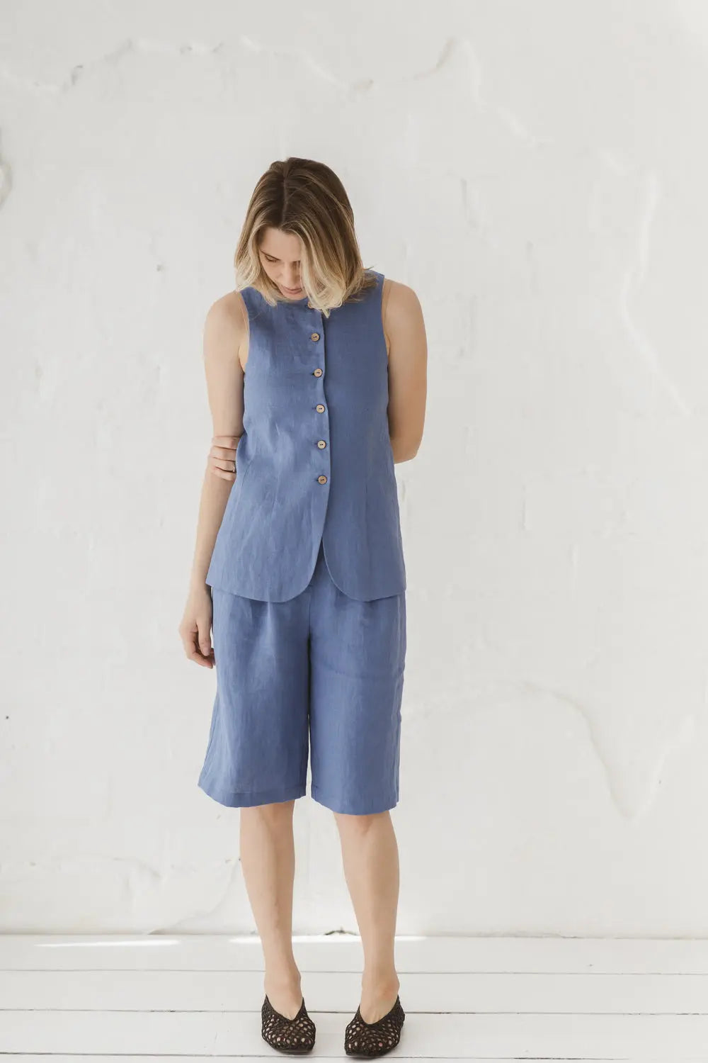 Structured linen vest with curved hem and coconut shell buttons and bermuda shorts, front view